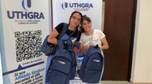 Entrega de mochilas y kits con útiles escolares en la UTHGRA Avellaneda-Lomas de Zamora
