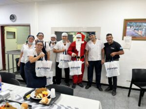 Papa Noel visitó la seccional de UTHGRA Formosa y entregó a los afiliados bolsones navideños