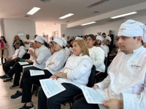 UTHGRA Quilmes: entrega de cajas navideñas a los afiliados y de certificados a egresados de los cursos del CFL N°402